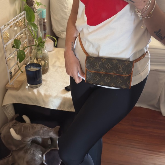 Louis Vuitton Monogram Pochette Florentine Bum Bag 25”-35” waist - Picture 12 of 12